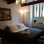 Apartament Coronari 45 *
